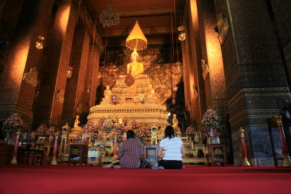 Prayers, Phra Ubosot