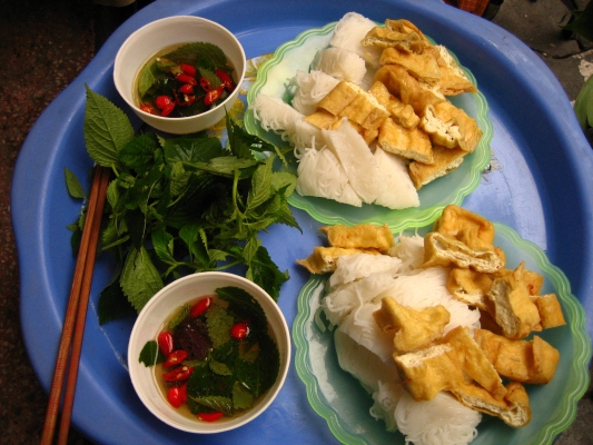 Rice noodles and fried tofu